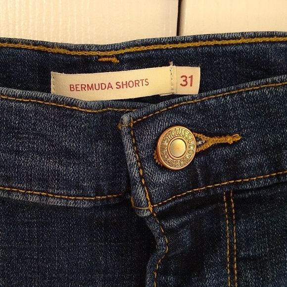 Levi's  Bermuda Hi rise shorts size 31 - Picture 2 of 5